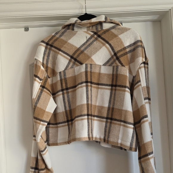 NWOT Large Love Tree Tan and White Plaid Cropped Jacket - Picture 4 of 7